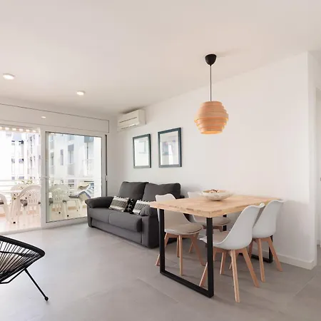 Appartement Lets Holidays White With Terrace, Ac, Parking, Near