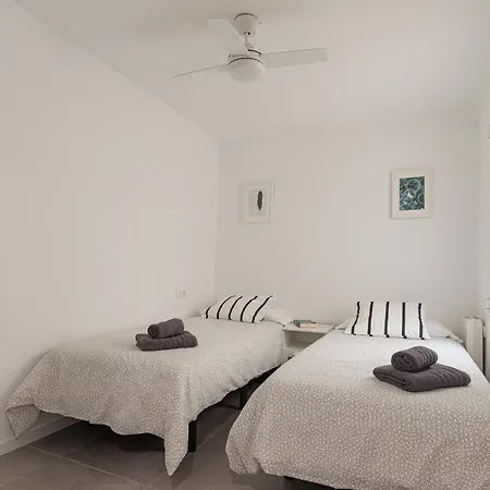 Lets Holidays White With Terrace, Ac, Parking, Near *
